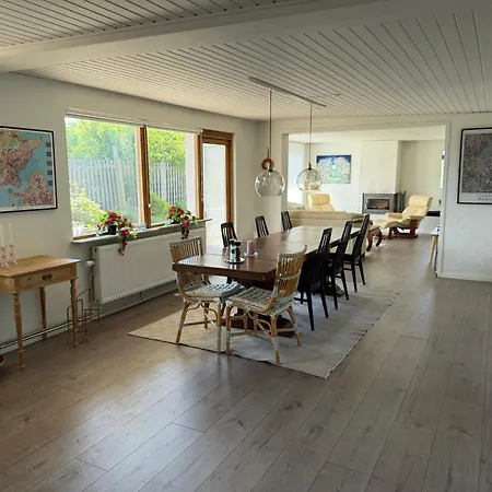 Spacious By Coast And Nature Feriehus